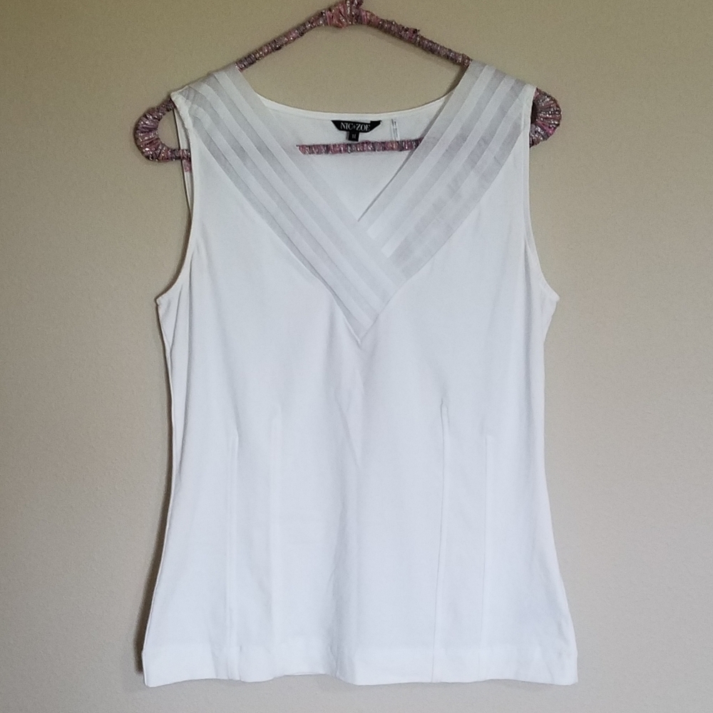 Nic+Zoe White V-neck Tank. Size M